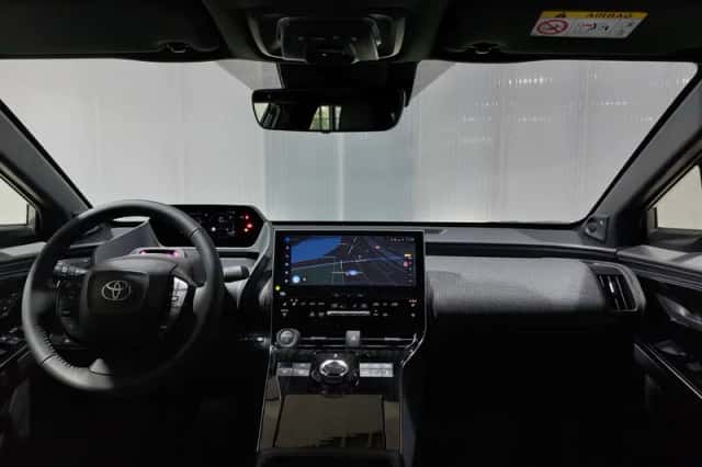 Toyota bZ4X (2024) thumbnail 2