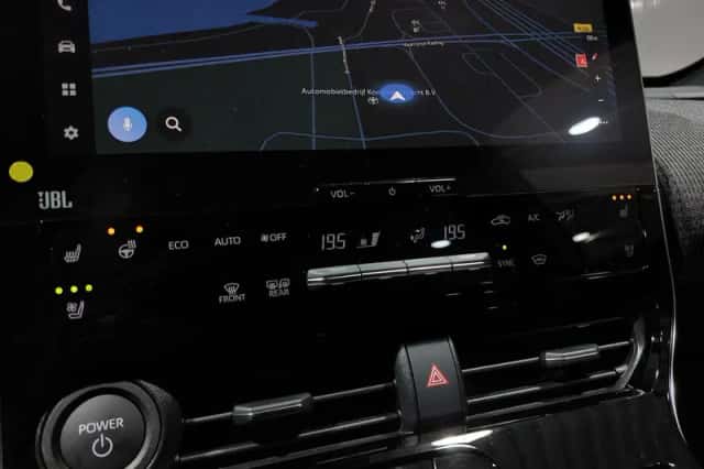 Toyota bZ4X (2024) thumbnail 3