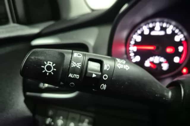 Kia Stonic (2021) thumbnail 15