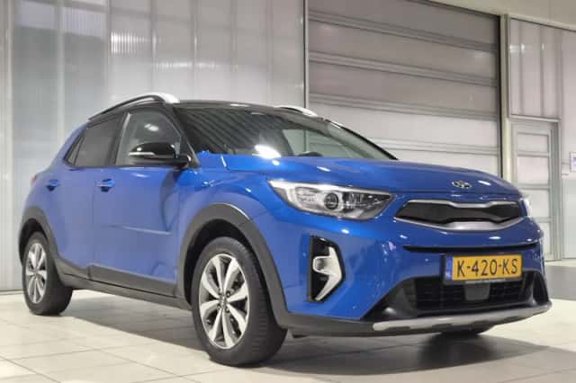Kia Stonic (2021) thumbnail 3