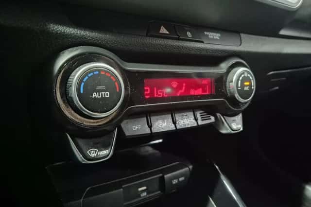 Kia Stonic (2021) thumbnail 22