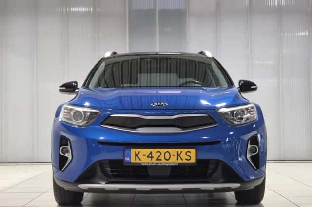 Kia Stonic (2021) thumbnail 4