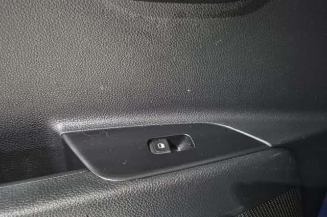 Kia Stonic (2021) thumbnail 33