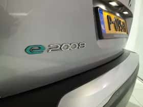 Peugeot e-2008 (2022) thumbnail 16
