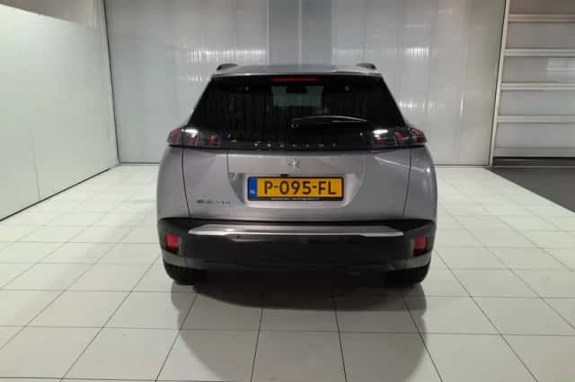Peugeot e-2008 (2022) thumbnail 3