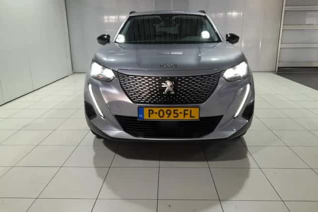 Peugeot e-2008 (2022) thumbnail 5