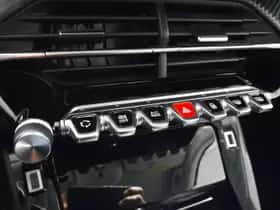 Peugeot e-2008 (2022) thumbnail 9