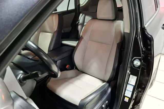 Toyota RAV4 (2017) thumbnail 2