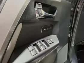 Toyota RAV4 (2017) thumbnail 34