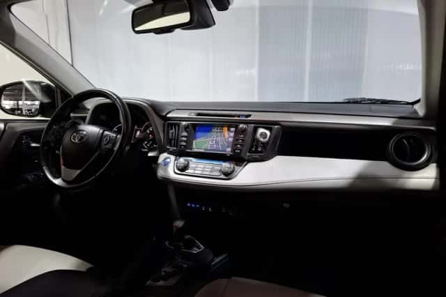 Toyota RAV4 (2017) thumbnail 5