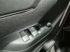 Toyota Yaris Cross (2025) thumbnail 33