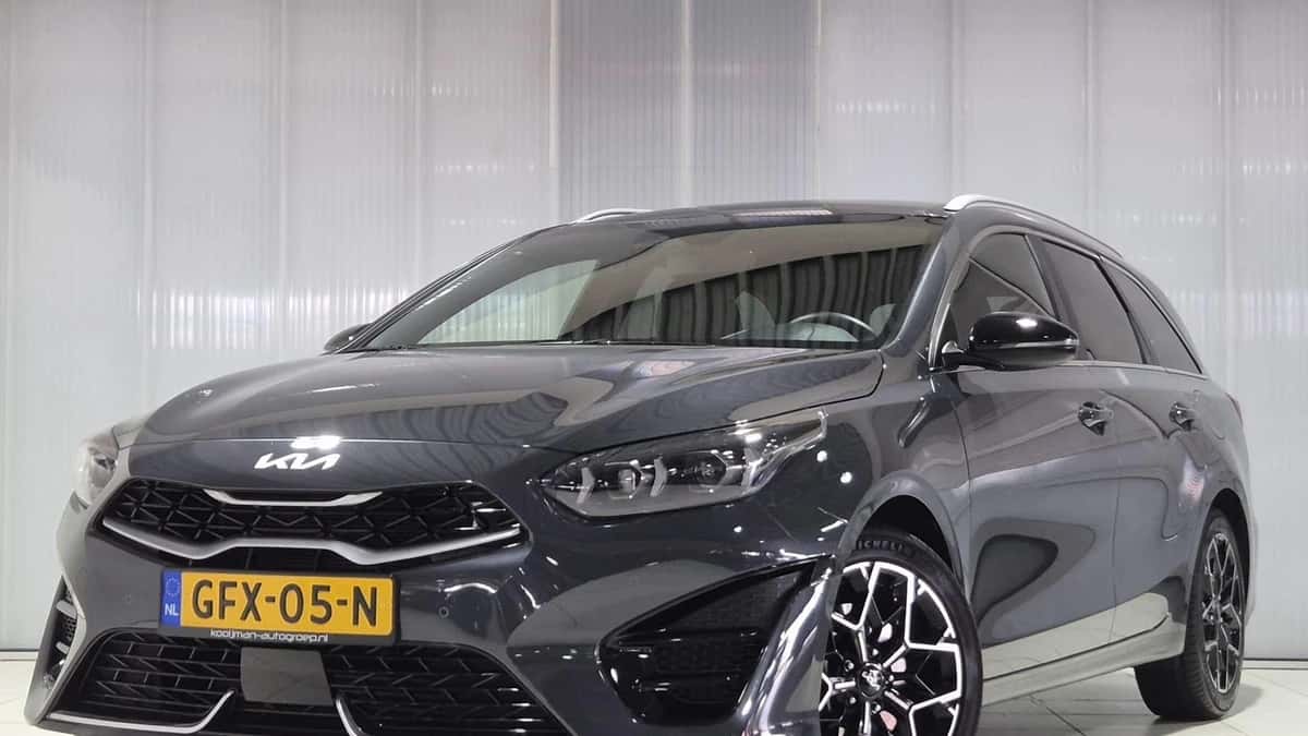 Kia Ceed Sportswagon (2024) — foto 1