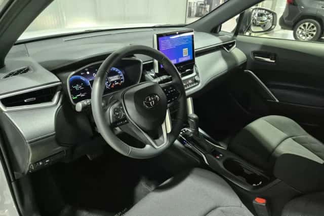 Toyota Corolla (2024) thumbnail 2