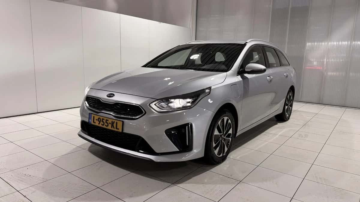 Kia Ceed Sportswagon (2021) — foto 1