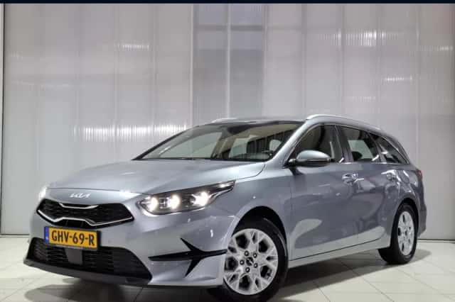 Kia Ceed Sportswagon (2024) thumbnail 1
