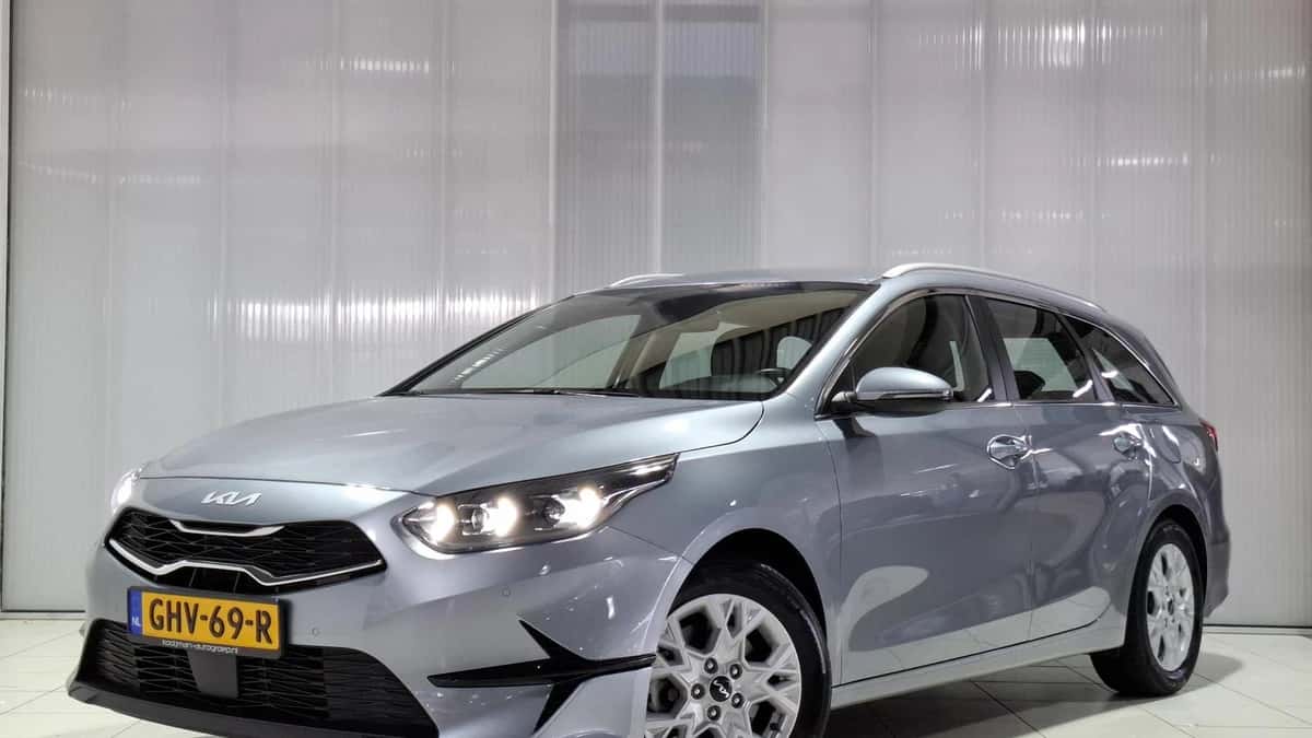 Kia Ceed Sportswagon (2024) — foto 1