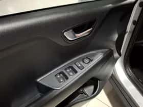 Kia Stonic (2024) thumbnail 12
