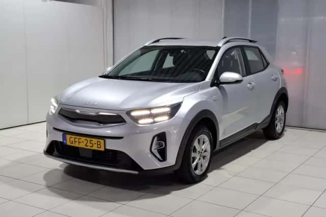 Kia Stonic (2024) thumbnail 4