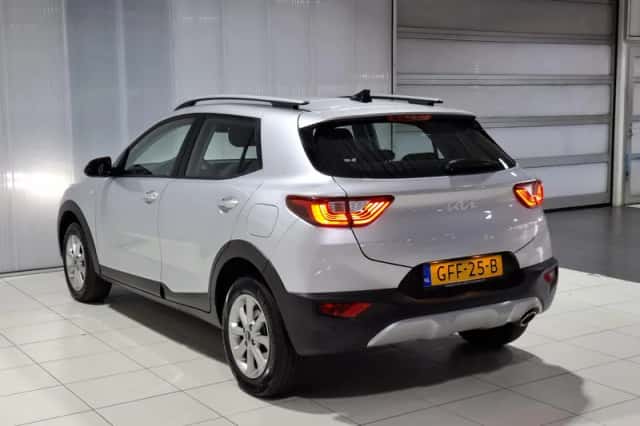 Kia Stonic (2024) thumbnail 5