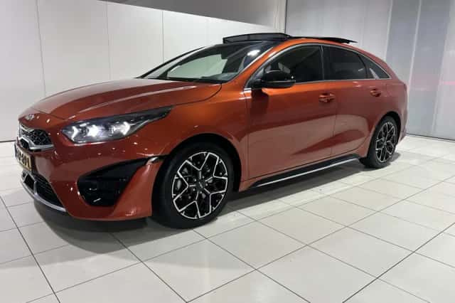 Kia Proceed (2024) thumbnail 3