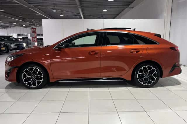 Kia Proceed (2024) thumbnail 4