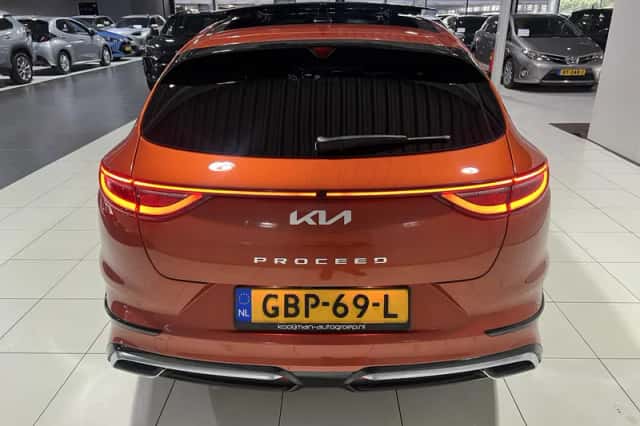 Kia Proceed (2024) thumbnail 6