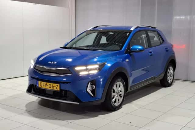 Kia Stonic (2024) thumbnail 4