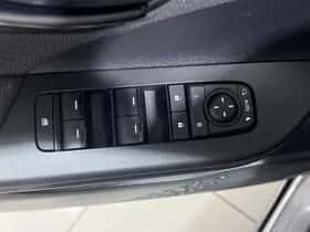 Toyota C-HR (2024) thumbnail 24