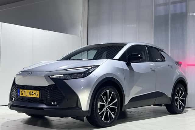 Toyota C-HR (2024) thumbnail 4