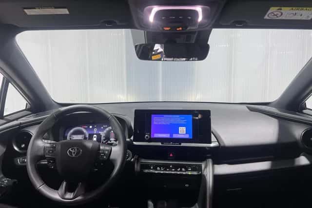 Toyota C-HR (2024) thumbnail 5
