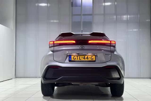 Toyota C-HR (2024) thumbnail 6