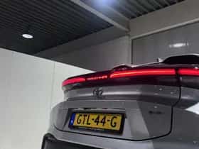 Toyota C-HR (2024) thumbnail 9