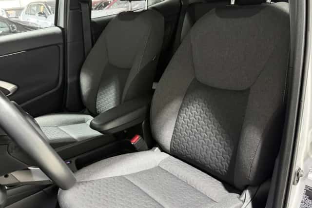 Toyota Yaris Cross (2024) thumbnail 2