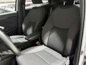 Toyota Yaris Cross (2024) thumbnail 2