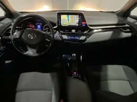 Toyota C-HR (2019) thumbnail 2