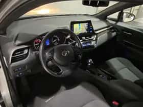 Toyota C-HR (2019) thumbnail 33