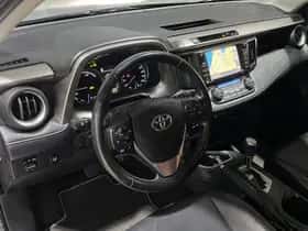 Toyota RAV4 (2019) thumbnail 2