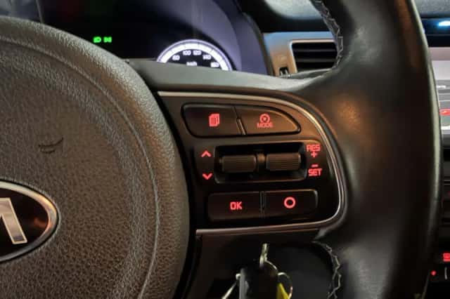 Kia Niro (2017) thumbnail 12