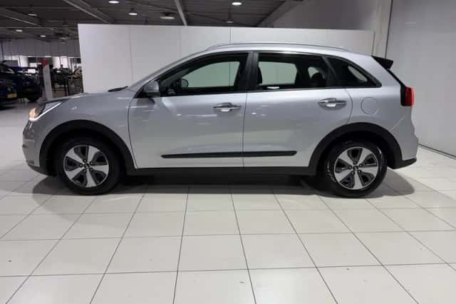 Kia Niro (2017) thumbnail 4