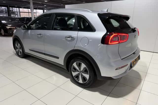 Kia Niro (2017) thumbnail 5