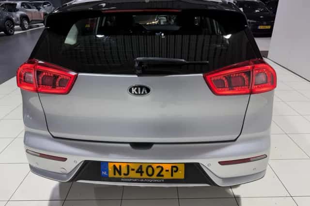 Kia Niro (2017) thumbnail 6