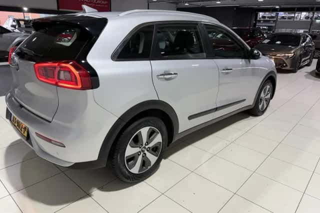 Kia Niro (2017) thumbnail 7