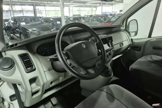 Renault Trafic (2009) thumbnail 13