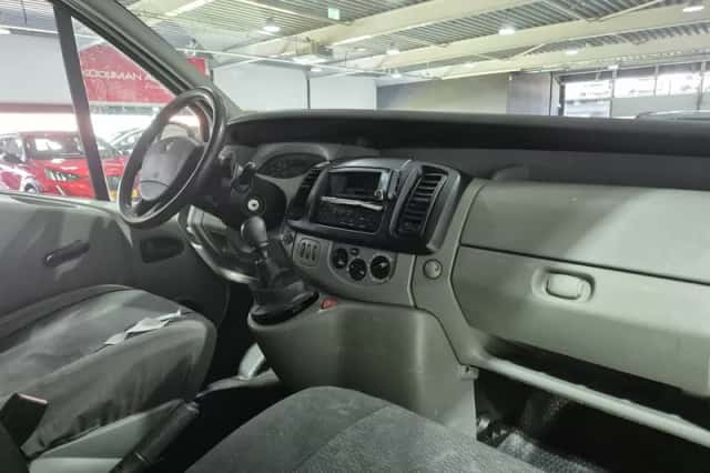 Renault Trafic (2009) thumbnail 14