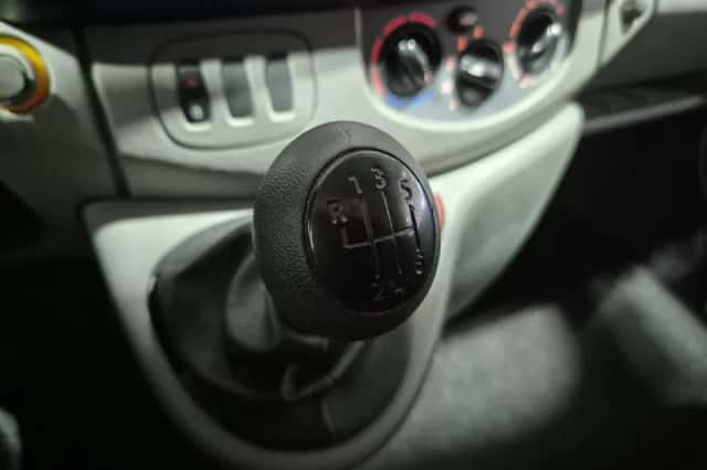 Renault Trafic (2009) thumbnail 36