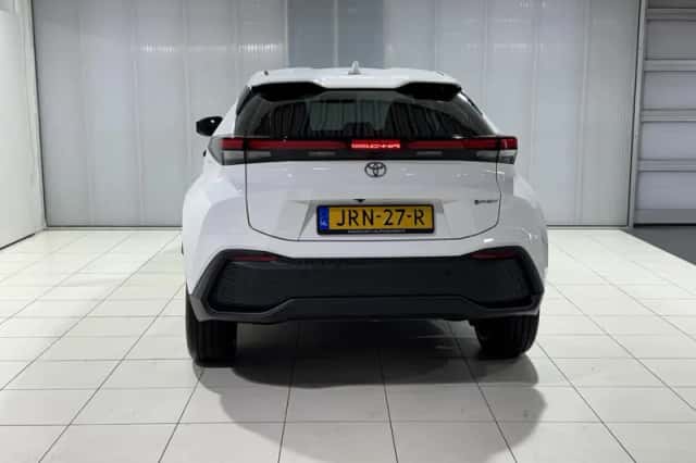 Toyota C-HR (2025) thumbnail 2