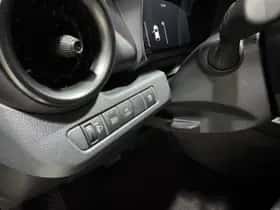 Toyota C-HR (2025) thumbnail 17
