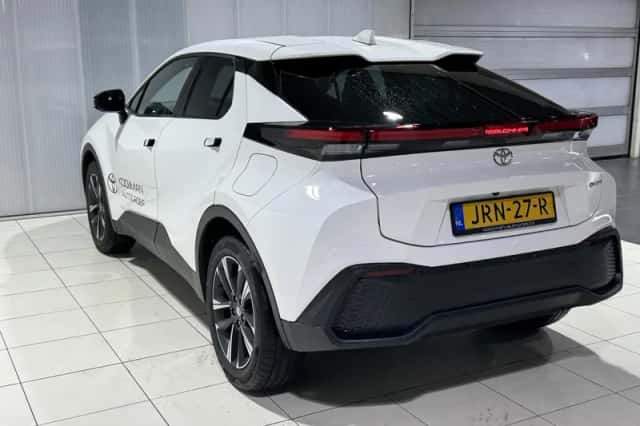 Toyota C-HR (2025) thumbnail 3