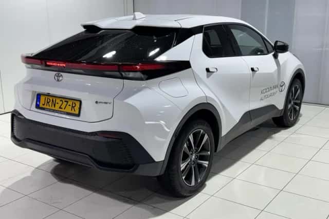 Toyota C-HR (2025) thumbnail 4