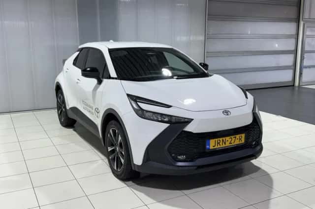Toyota C-HR (2025) thumbnail 6